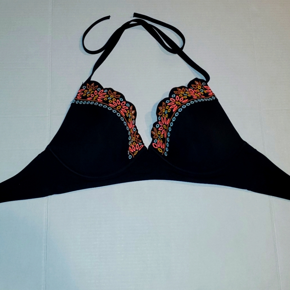 Shade & Shore embroidered bikini top